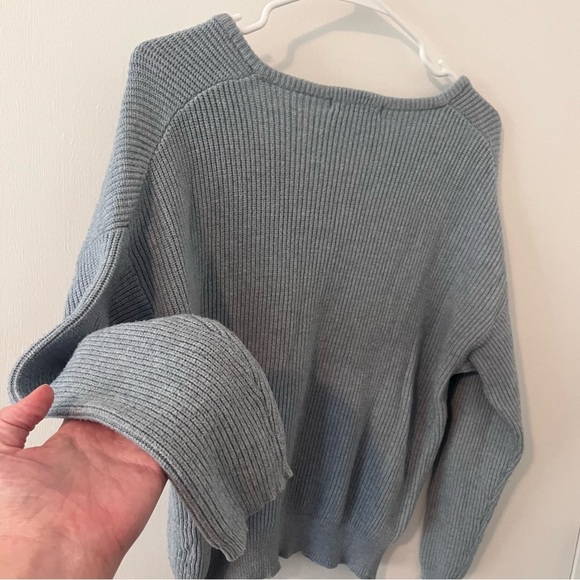 Pull&Bear Light Blue Knit Sweater V-Neck Women’s Medium - Picture 6 of 6